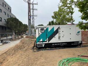 Generador STAGE V suministrando energía temporal durante el commissioning de una residencia de estudiantes en Madrid